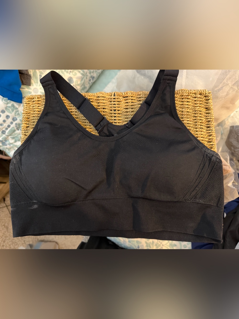 Black Seamless Adjustable-Strap Sports Bra for Women